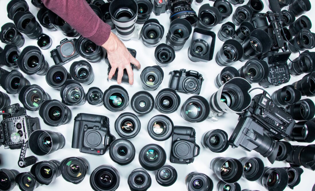 Professionelles Kamera- und Objektiv-Equipment für Foto- und Videoproduktion